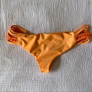 Acacia orange bottoms